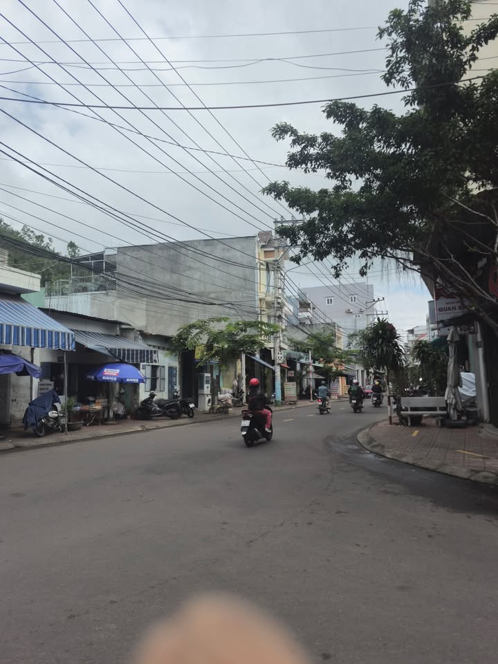 Nhà Hẻm Phạm Ngũ Lão Quy Nhơn 42.8m² - Sổ Đỏ Chính Chủ, Giá 2.35 Tỷ