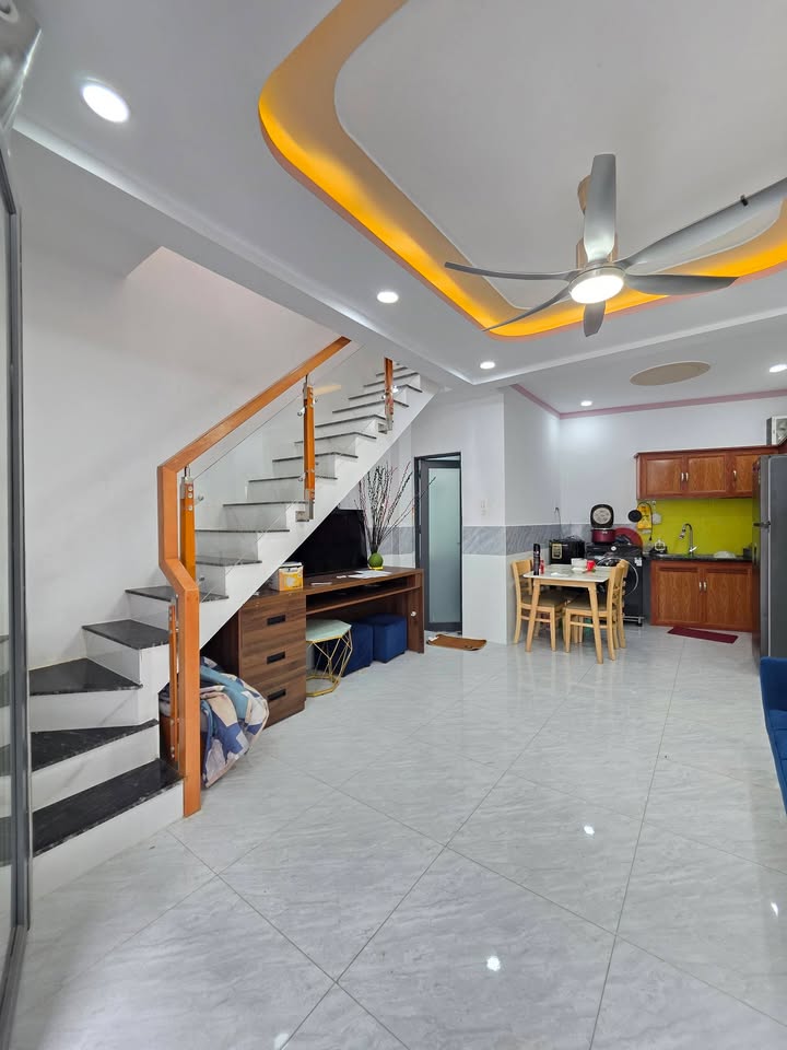 Nhà Sổ Chung Dĩ An 30m² Tặng Full Nội Thất - Giá 1.35 Tỷ