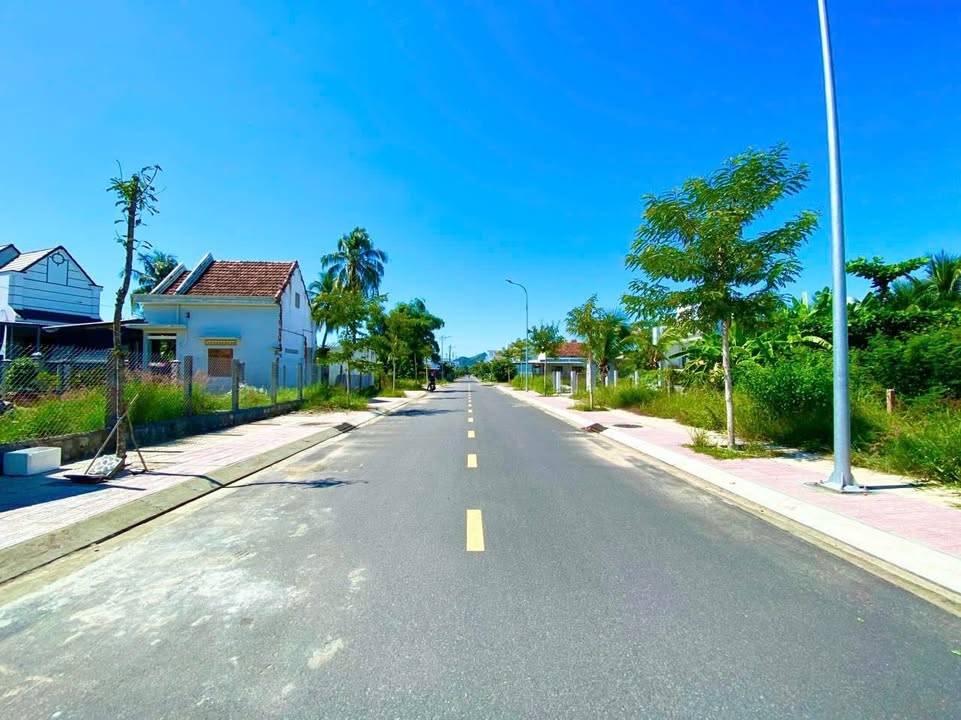 Mặt Tiền Kinh Doanh Vạn Ninh 189m² - Giá Tốt 3.3 Tỷ