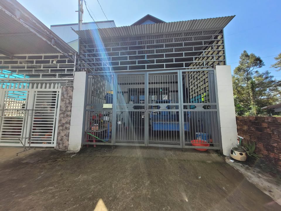 Cho thuê nhà 3PN hẻm xe hơi Lam Sơn, Bảo Lộc - 3.5 triệu/tháng