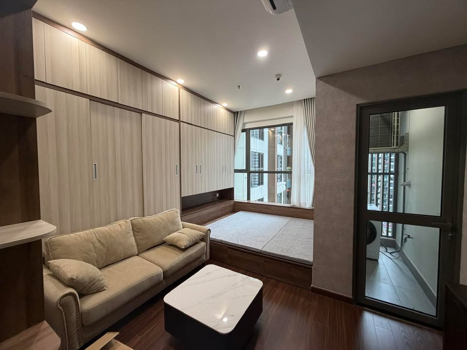 Cho thuê Studio Vinhomes Long Biên - Tầng cao, Nội thất đủ, 6.5 triệu/tháng