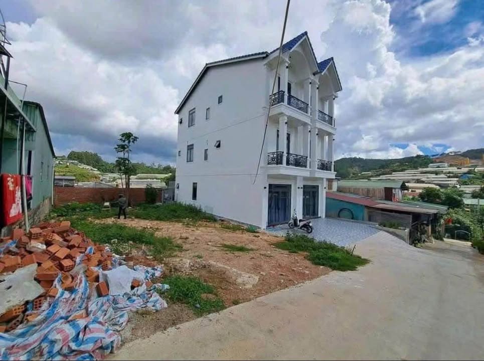 Đất nền Đà Lạt 197m² mặt tiền Nguyễn Đình Quân - Sổ hồng, tặng GPXD 5 tầng