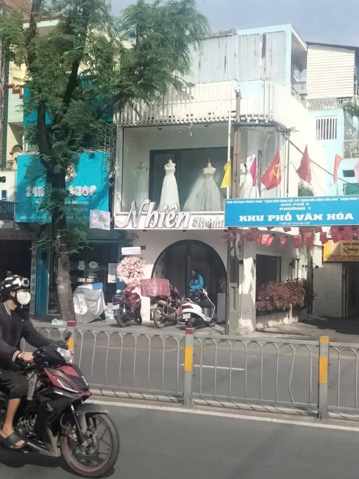 Nhà Mặt Tiền Đinh Tiên Hoàng, Bình Thạnh - Kinh doanh Sầm Uất, Giá 9.5 Tỷ