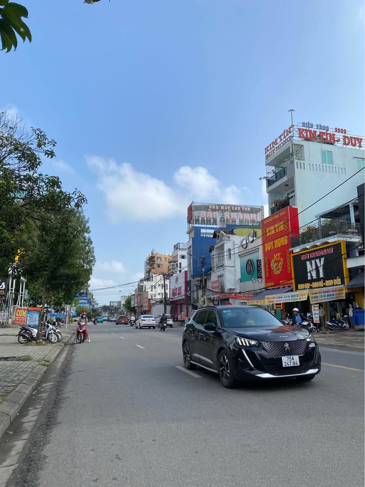 Tòa Nhà Phố 5 Tầng Bà Triệu, Huế 60.5m² - Mặt Tiền Kinh Doanh Vàng!