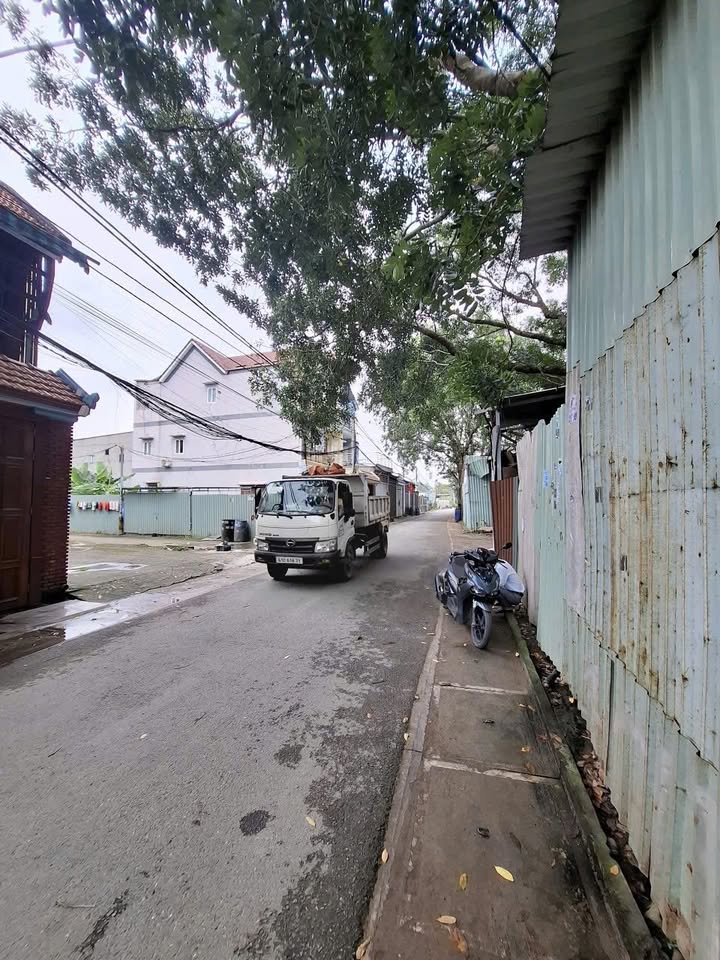 Nhà Mặt Tiền Dĩ An 89m² giá 5.2 tỷ - Mặt tiền kinh doanh sầm uất!