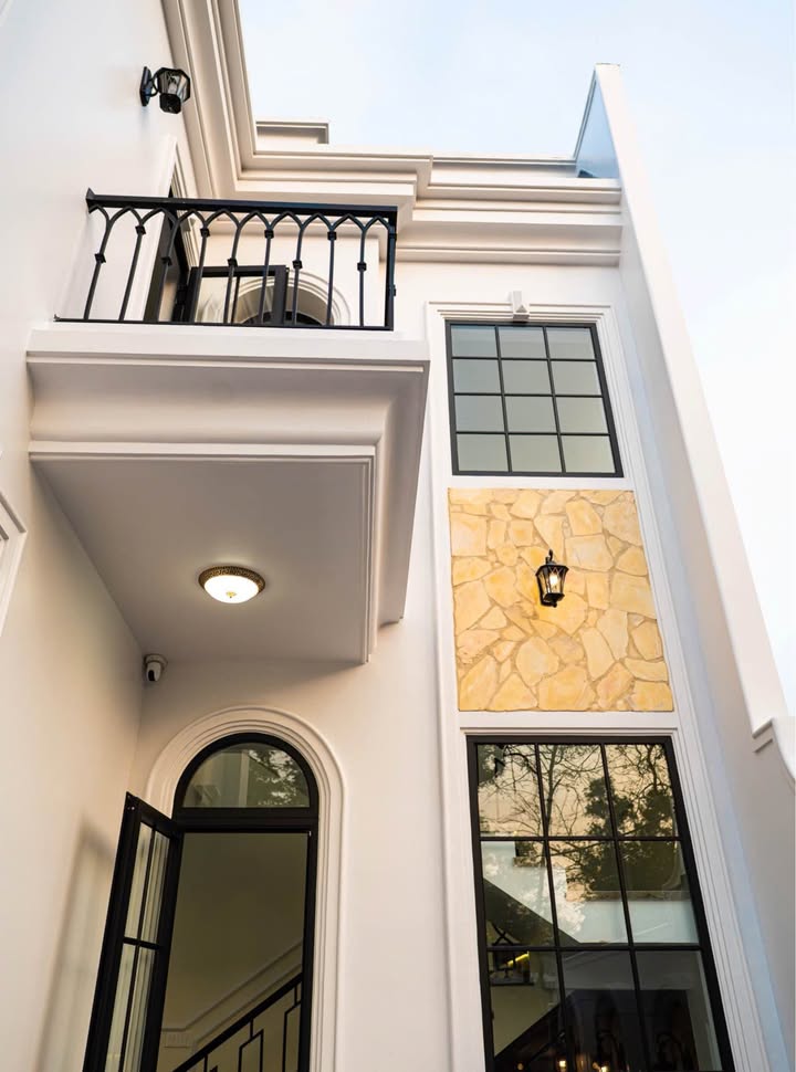 Nhà Tân Cổ Điển 100m² Kiệt 55 Vũ Ngọc Phan - Sổ Hồng Riêng - Giá 3.3 Tỷ