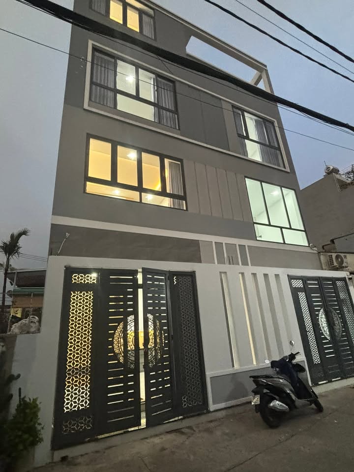 Nhà Phố Mới Xây 4 Tầng Hẻm Xe Tải Lã Xuân Oai, TP Thủ Đức - 6.8 Tỷ