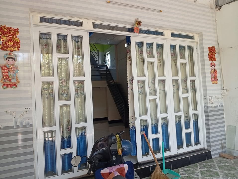 Nhà Cấp 4 Gác Lửng Mặt Tiền Nhựa Mỹ Thới, Long Xuyên - 68.5m² Sẵn Sàng Ở Ngay