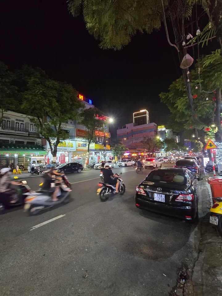 Nhà phố Nguyễn Văn Thoại Đà Nẵng 150m² - Mặt tiền kinh doanh sầm uất!