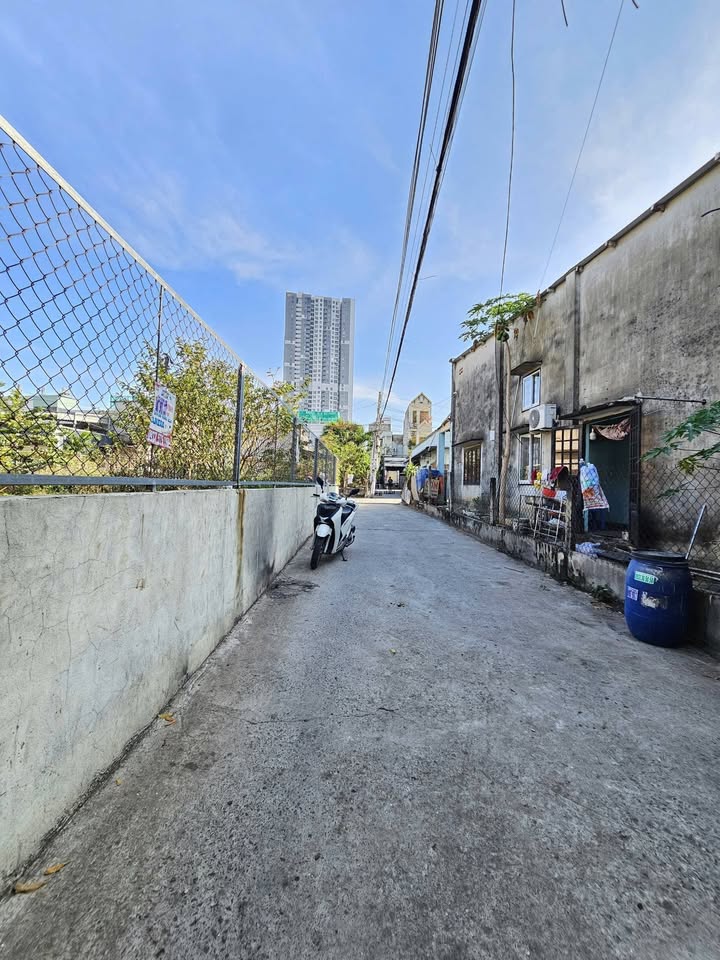 Bán Gấp Đất Tặng Nhà 114m² Gần Làng Đại Học Dĩ An - Giá 4.6 Tỷ