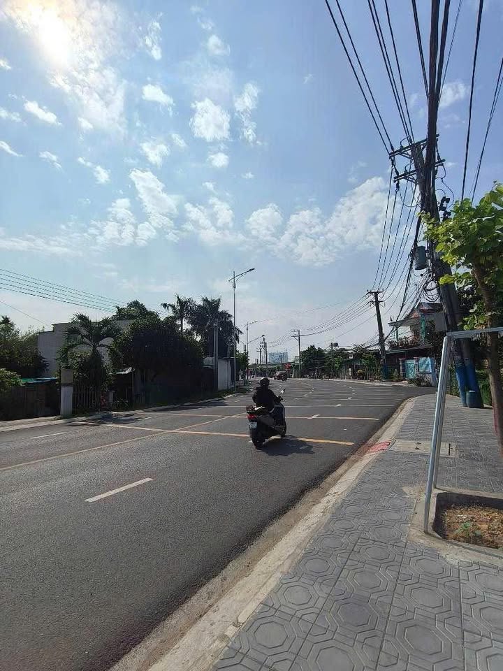 Nhà 3 Tầng 101m² Đông Hòa Dĩ An - Giá 6 Tỷ - Sẵn Sàng Vào Ở Ngay