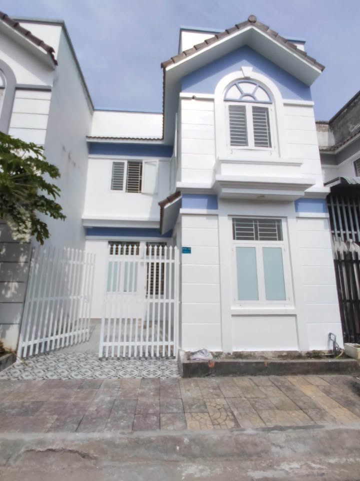 Cho thuê nhà 2 tầng mặt tiền đường ô tô, Cái Răng, Cần Thơ