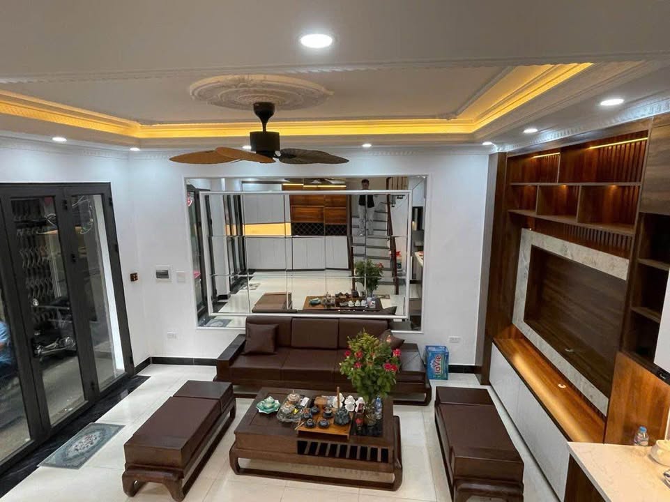 Nhà Riêng Đống Đa 50m² 5 Tầng - Vừa Ở Vừa Kinh Doanh, Sổ Hồng Sẵn Sàng