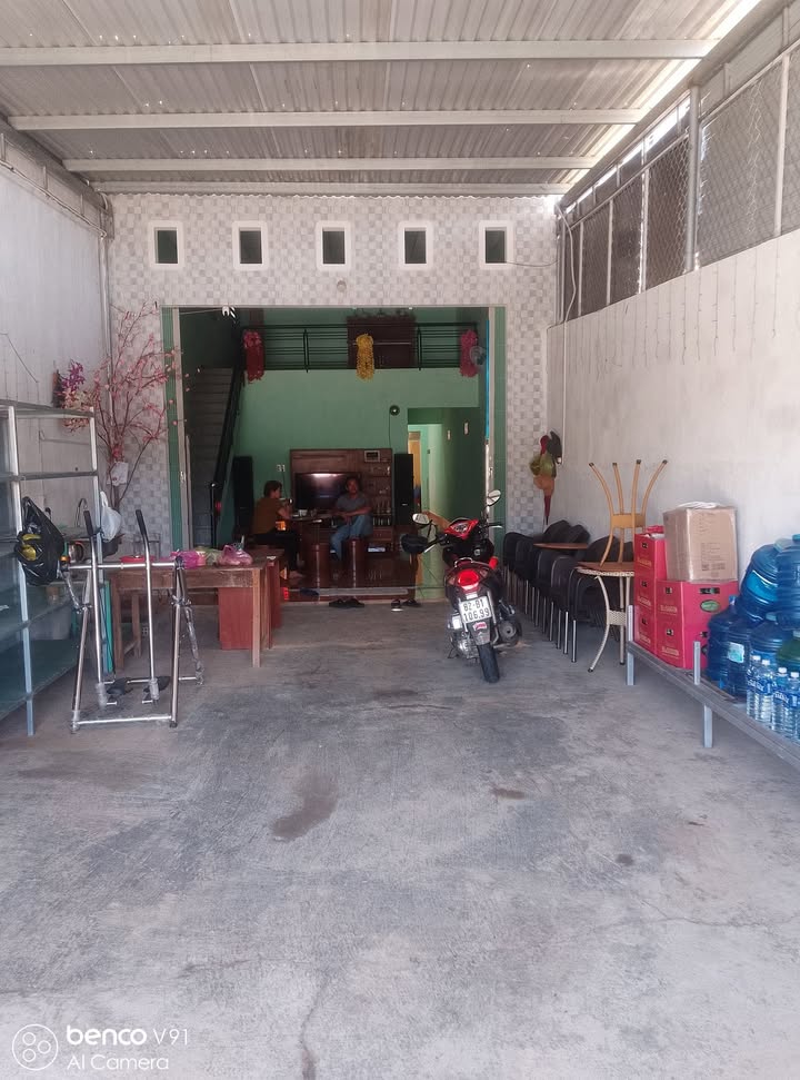 Nhà Mặt Tiền QL24, Kon Tum - 200m², 3PN, Sân Rộng Đậu 2 Ô Tô