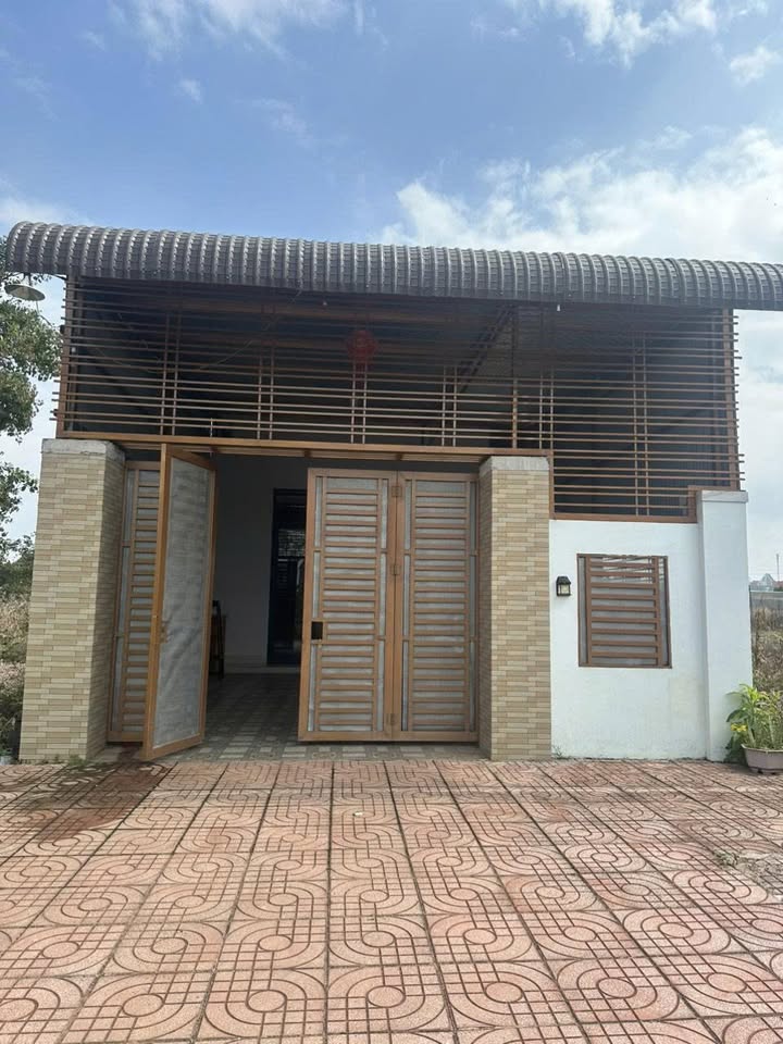 Nhà riêng Buôn Đôn 162m² giá 1.4 tỷ - Vị trí đẹp, sổ đỏ sẵn!