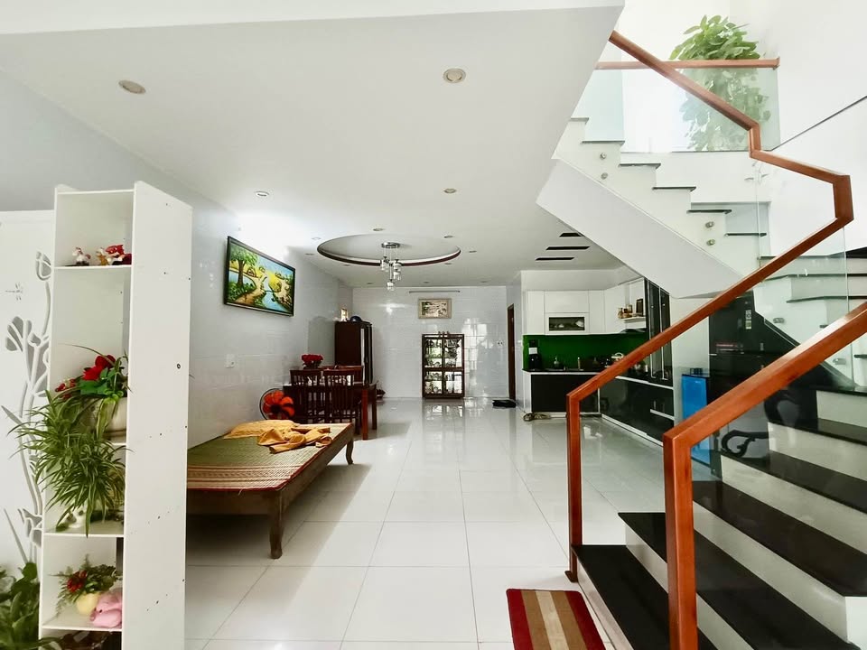 Nhà 2 Tầng Mặt Tiền Chinh 90m² - Gần Bến Xe, Ngã 3 Huế - Chỉ 4 Tỷ