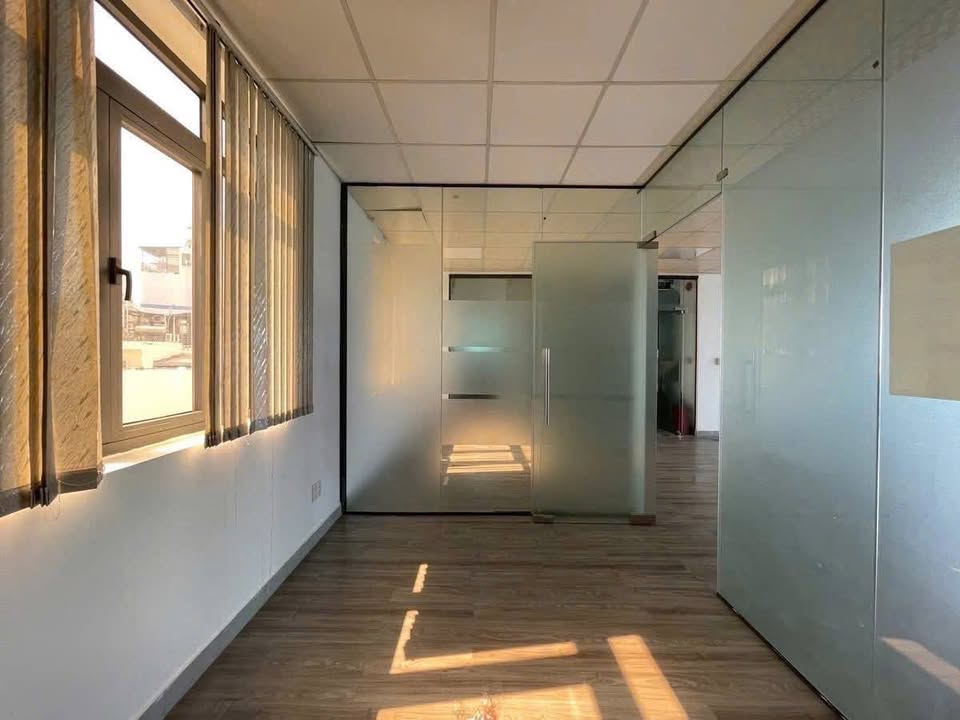 Văn phòng Nguyễn Phúc Nguyên, Quận 3 95m² - Sẵn sàng làm việc!