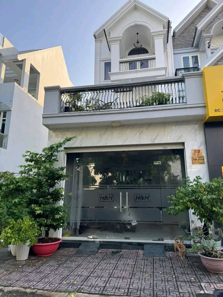 Nhà Đường 8 Dĩ An 107.8m² - Giá tốt hiếm có 11 tỷ!