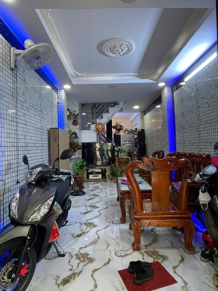 Nhà Nguyên Căn 2PN Full Nội Thất, Hẻm Huỳnh Tấn Phát, Quận 7 - 10.5 Triệu