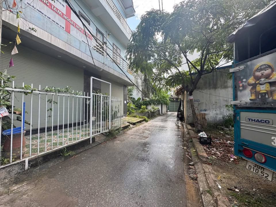 Đất đấu giá Cự Khối 95.7m² - Mặt tiền 9m, ô tô vào nhà, giá 12.6 tỷ