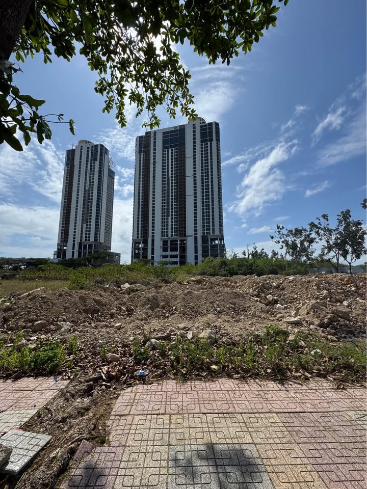 Đất mặt tiền Phạm Văn Đồng Nha Trang 319m² 23,9 tỷ - Sổ hồng sẵn