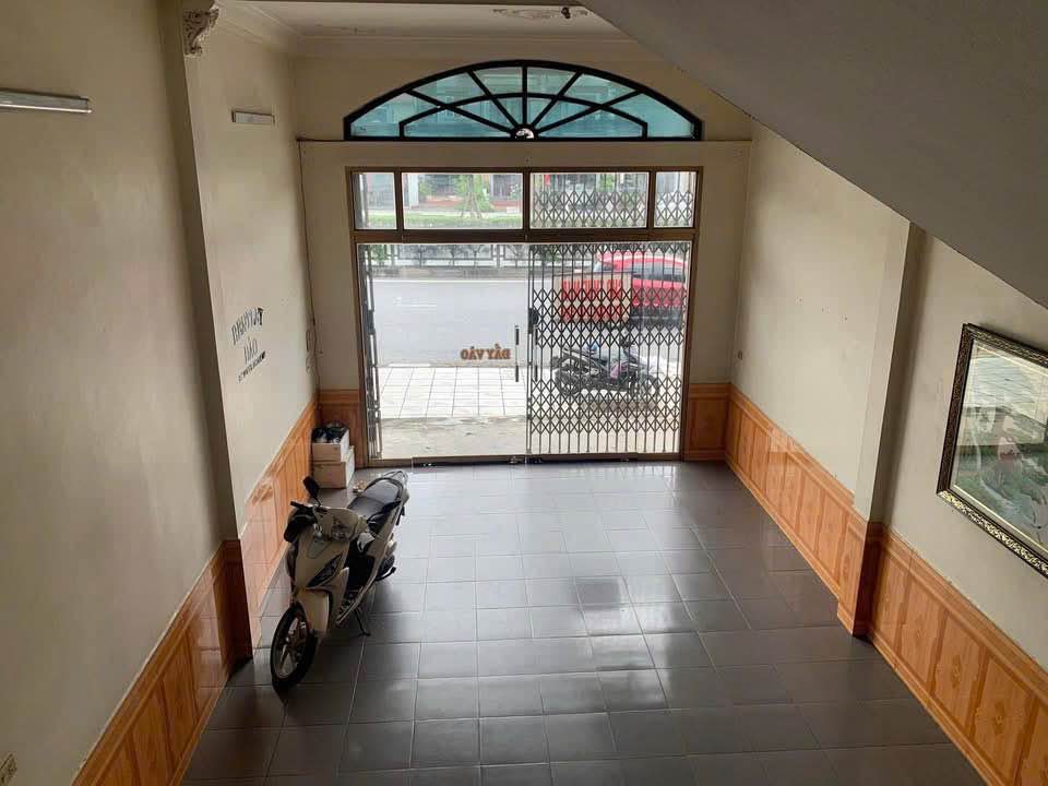 Nhà 3 Tầng Mặt Tiền Kinh Doanh Cẩm Sơn, Quảng Ninh - Giá 5 Triệu/Tháng