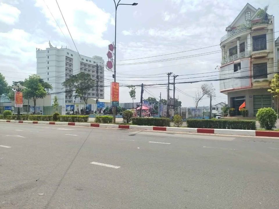 Mặt Tiền Nguyễn Tất Thành, Quy Nhơn - Kinh Doanh Đắc Lợi, Giá 12 Triệu/Tháng