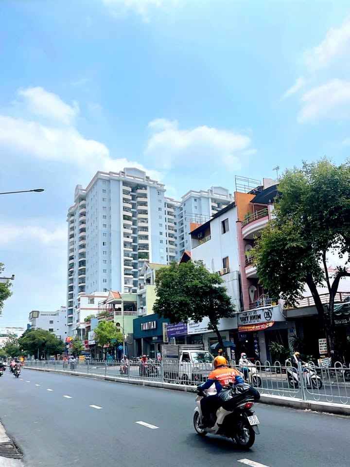 Nhà Phố Nguyễn Sơn, Tân Phú 20 tỷ - Mặt tiền kinh doanh VIP!