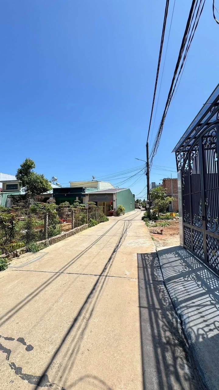 Nhà 1 Mê Hẻm Chính Lý Thái Tổ, Pleiku - 100m², 3PN, Giá 2.3 Tỷ