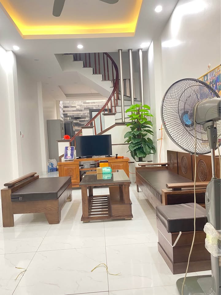 Nhà 3 tầng Trần Lãm 45m² - Hướng Đông Nam, giá chỉ 1.8x tỷ