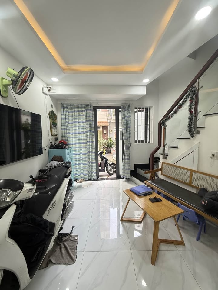 Nhà BTCT 3 Tầng Hẻm Xe Hơi Nguyễn Kiệm, Phú Nhuận - 20m² Giá Hơn 5 Tỷ