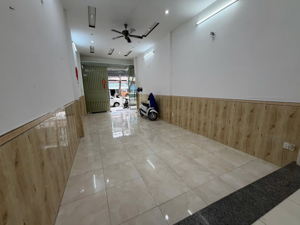 Nhà 3 Tầng Mặt Tiền Phan Châu Trinh, Hải Châu - 106m² Kinh Doanh/Văn Phòng