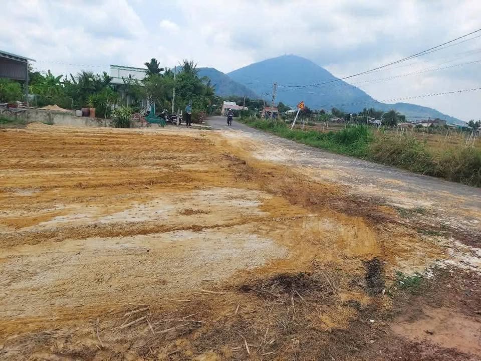 Bán Đất Mặt Tiền Thạnh Tân, Tây Ninh - 106m² Thổ Cư Full, View Núi Đẹp