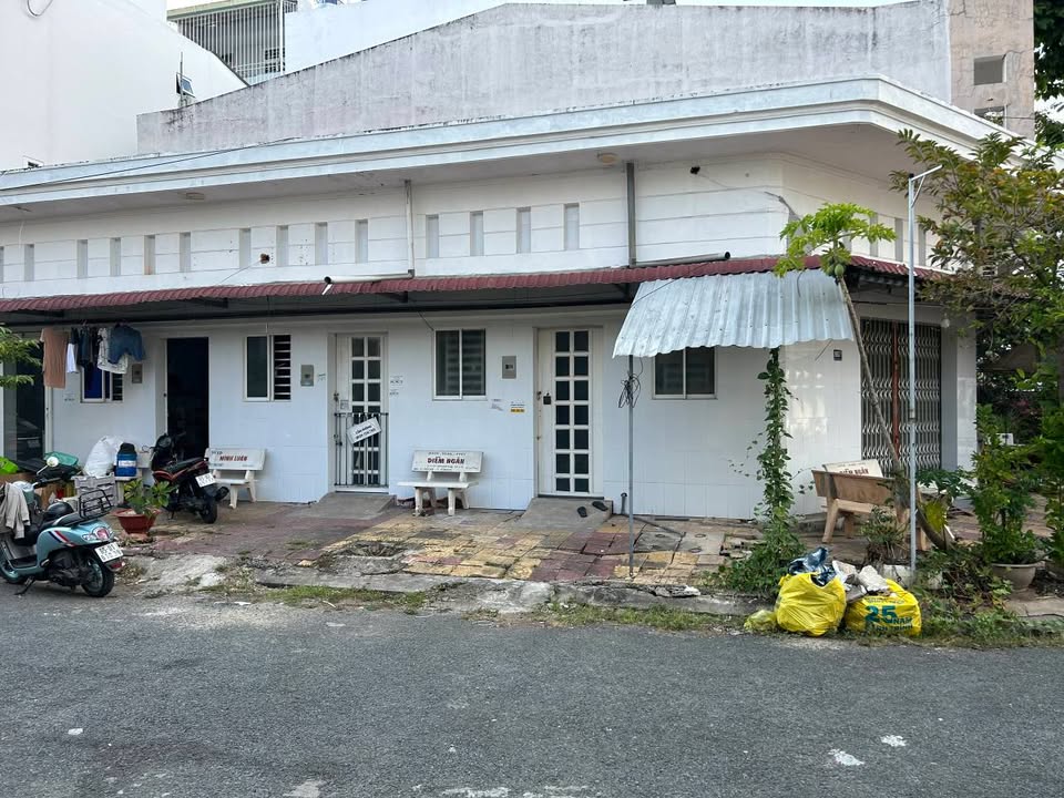 Cho thuê phòng trọ mặt tiền đường P. Hưng Phú, Quận 4 - Thoáng mát, sạch sẽ