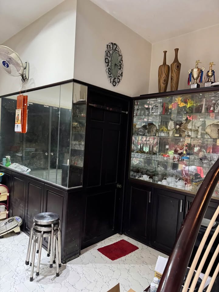 Cho thuê nhà 3 tầng mặt tiền Nguyễn Hữu Xuyến, Nha Trang - 108m²