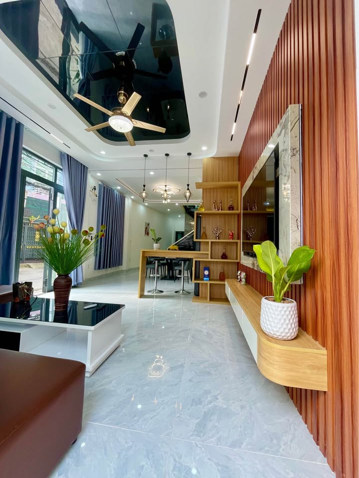 Nhà Lô Góc Hòa Khánh Nam 110m² - 3 Tầng Kiên Cố - Ô Tô Đỗ Cửa