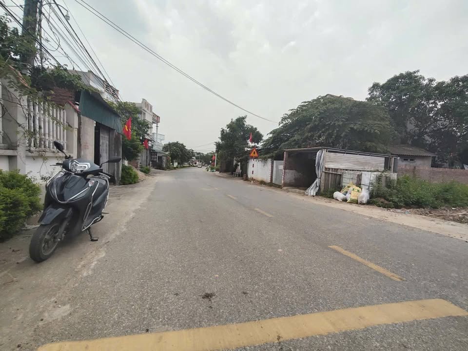 Đất Vĩnh Phúc 240m² - Sổ đỏ, Mặt tiền rộng, Gần chợ Hoàng Hoa