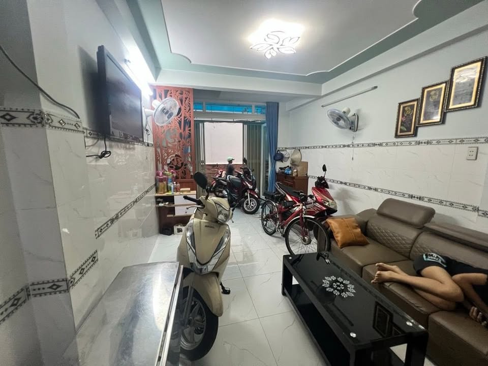 Nhà Ni Sư Huỳnh Liên 30m² 5 tỷ - Ô tô vào tận nhà, sổ hồng sẵn!