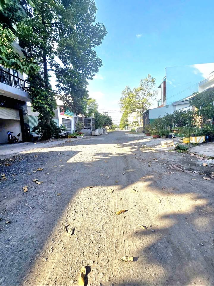 Đất thổ cư 80m² Bến Lức, Long An - Hạ chào 2.2 tỷ, sổ hồng sẵn sàng