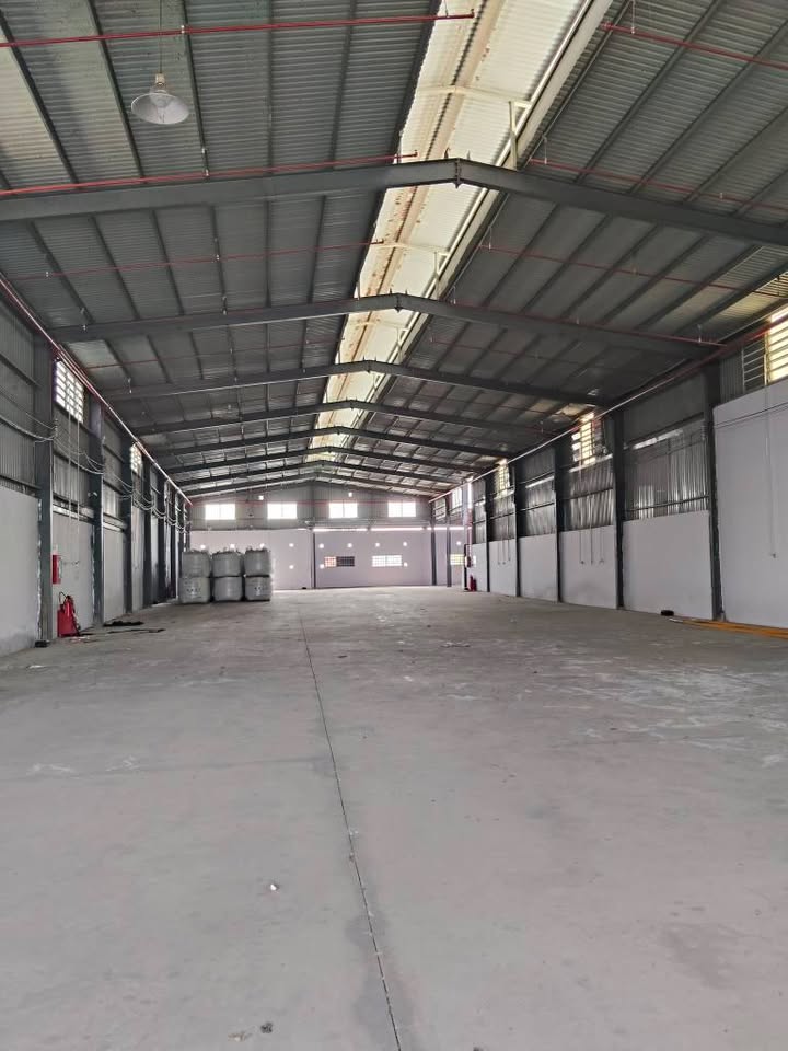 Kho xưởng Đức Hòa 1500m² giá 100tr - Gần KCN