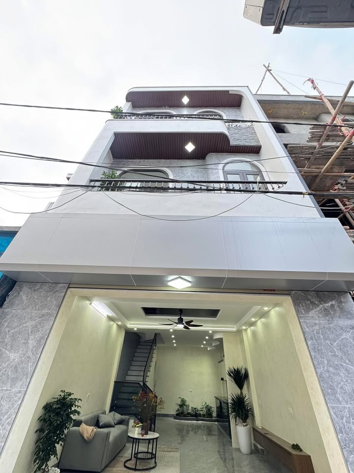 Bán Gấp Nhà 3 Tầng Mới Xây Ngõ 60 Nguyễn Tri Phương, Nam Định - 50m², 2.45 Tỷ