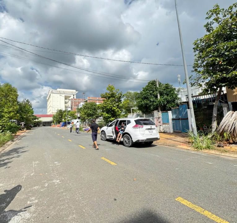 Nhà Mặt Tiền KDC Hùng Vương, Phan Thiết 100m² - Giá 3.3 Tỷ