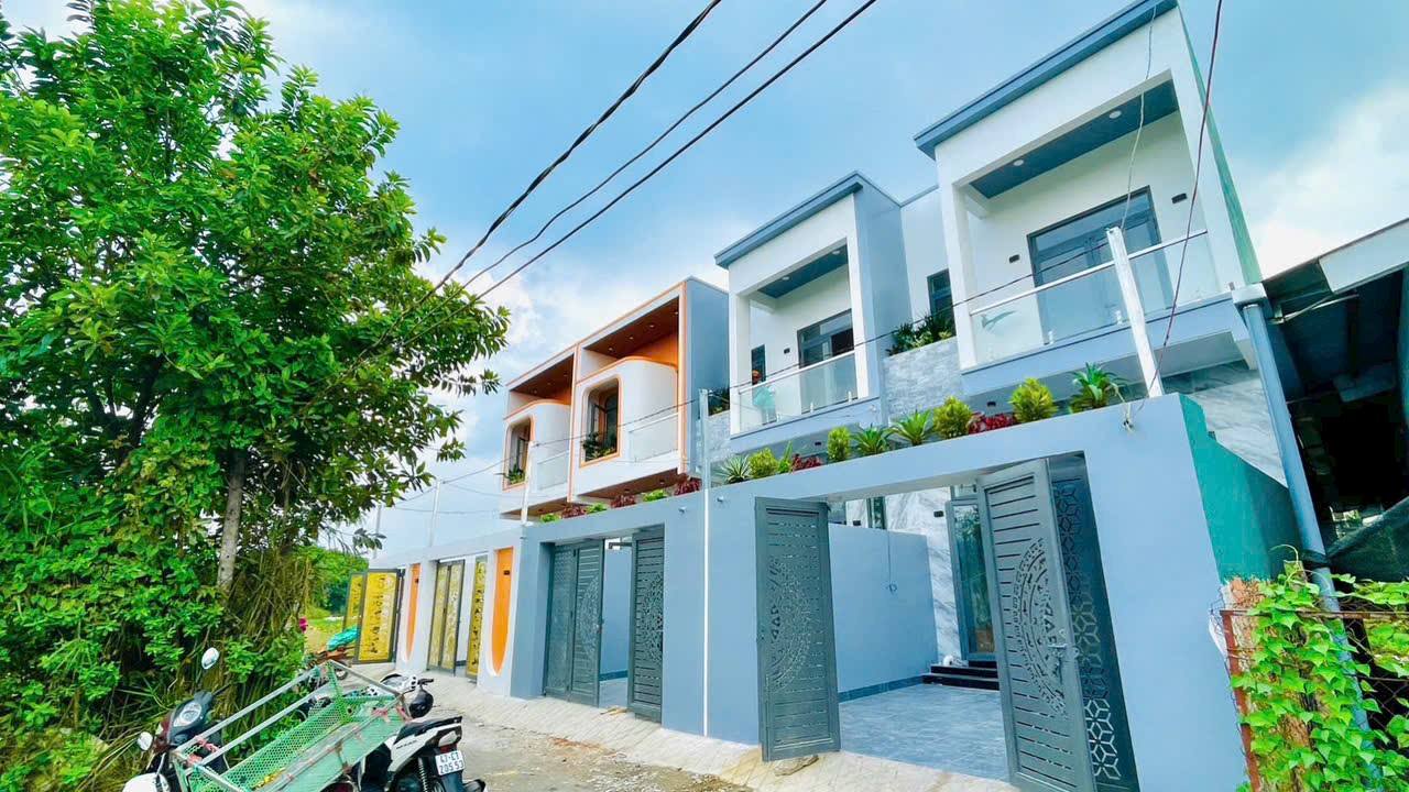 Bán Gấp Townhouse 2 Tầng Sát Chợ Cây Dương, Đức Hòa - 115m², 2.75 Tỷ