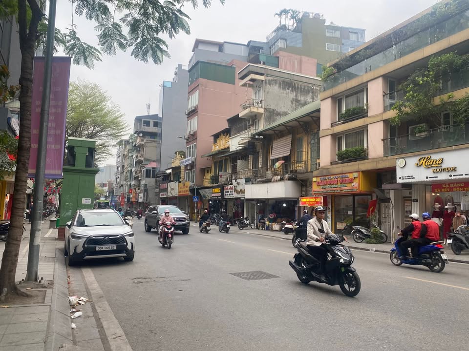 Nhà Phố Khâm Thiên 92m² x 2 Tầng - Mặt Tiền 4m - Kinh Doanh Sầm Uất