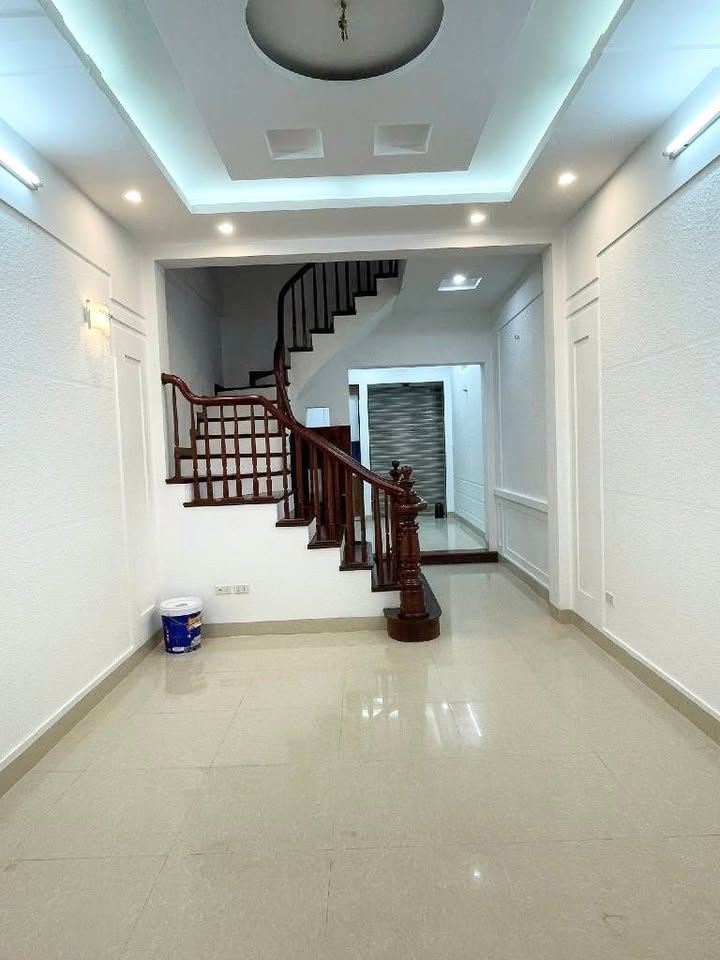 Nhà riêng Cầu Giấy 250m² - Giá tốt hiếm có, ô tô vào tận nơi!