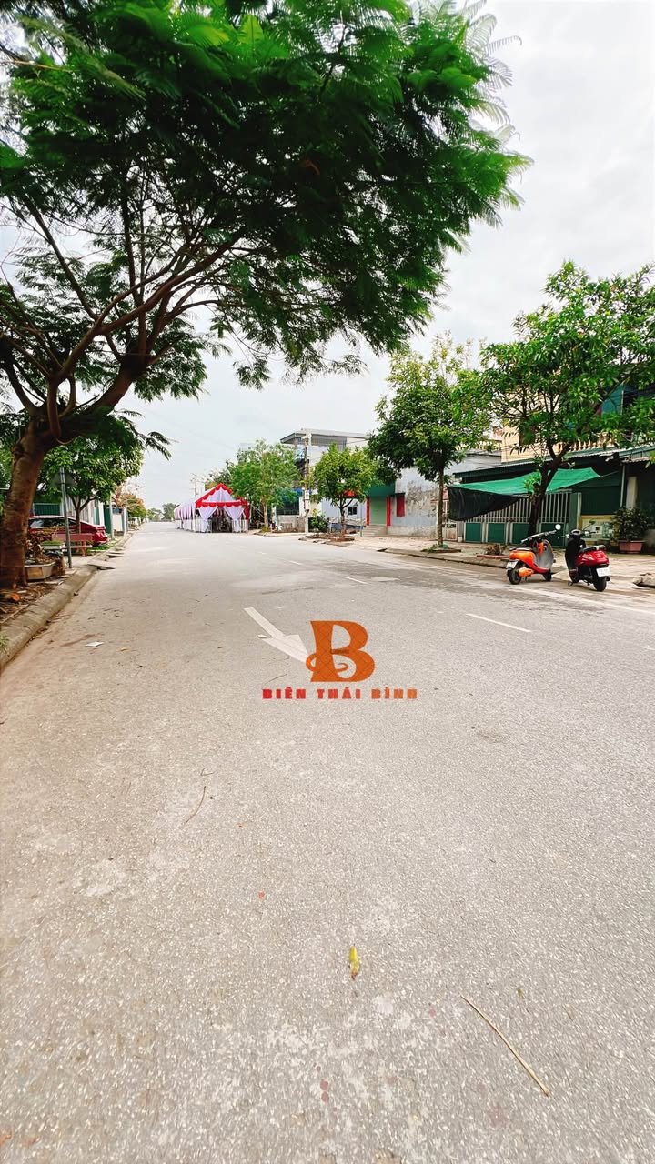 Nhà 4 Tầng Sân Rộng 100m² Tại Khu Đô Thị TP. Thái Bình - Giá 4 Tỷ