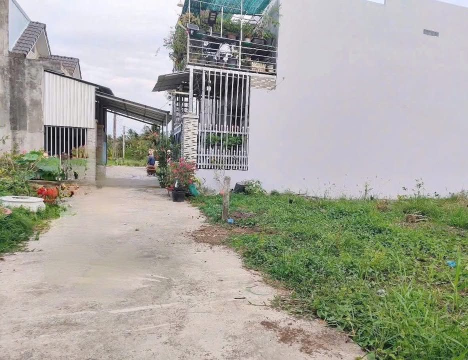 Đất nền Phú Đức, Bến Tre 81.2m² - Sổ thể hiện đường đi, ô tô vào đất