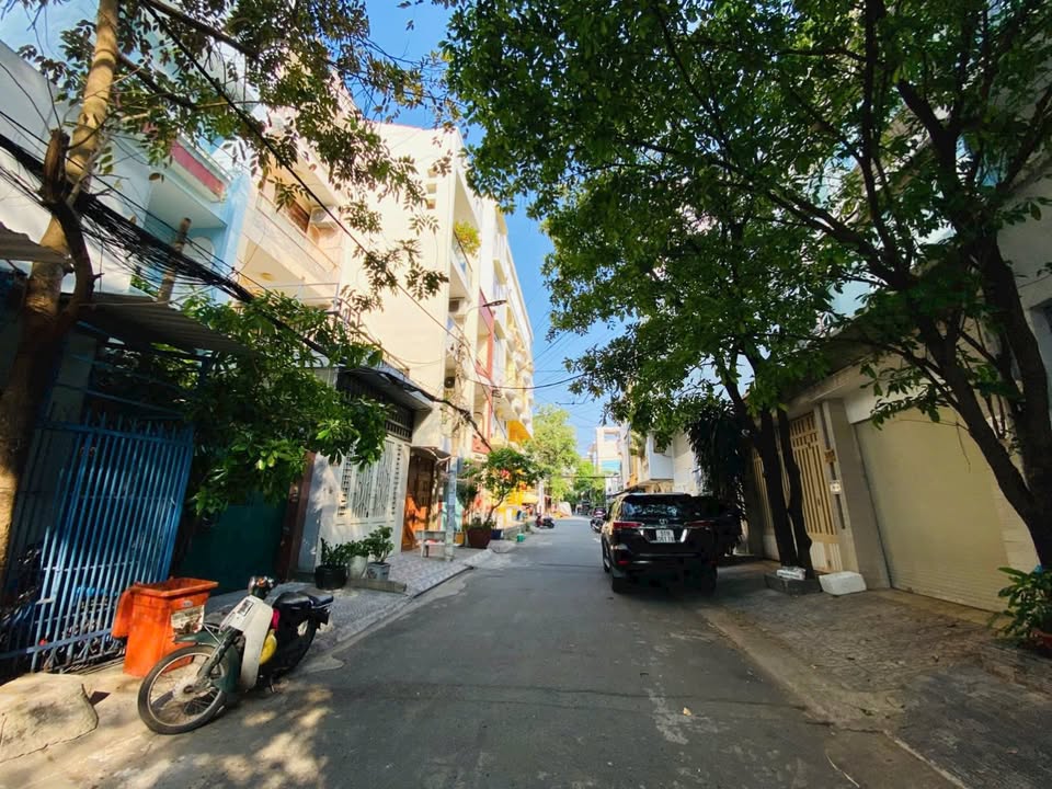 Mặt Tiền Nguyễn Gia Trí BT 106m² - Kinh Doanh Sầm Uất - Giá 24.5 Tỷ