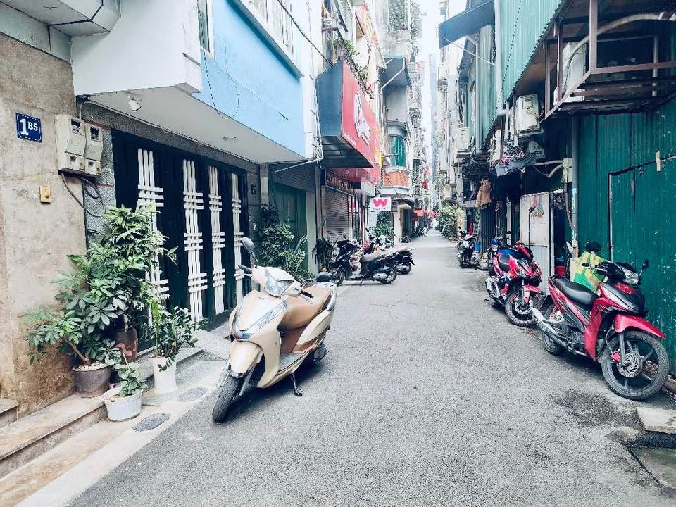 Nhà Phân Lô Trần Quốc Hoàn, Cầu Giấy - 53m² Lô Góc Kinh Doanh, 3 Thoáng