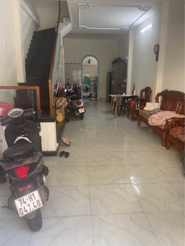 Cho thuê nhà 3 tầng mặt tiền 5.5m Hòa Cường Bắc, Đà Nẵng - 13 triệu/tháng